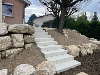 Aménagement d'escalier et enrochements rocailles a Villefranche sur saone