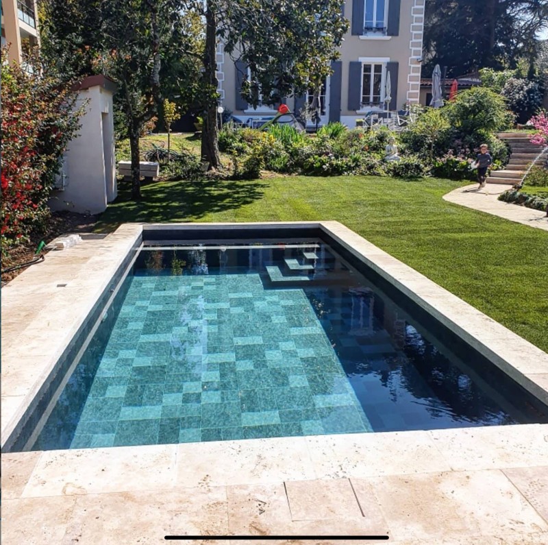 Jardinier pour tonte de pelouse et entretien de jardin à Villefranche-sur-Saône