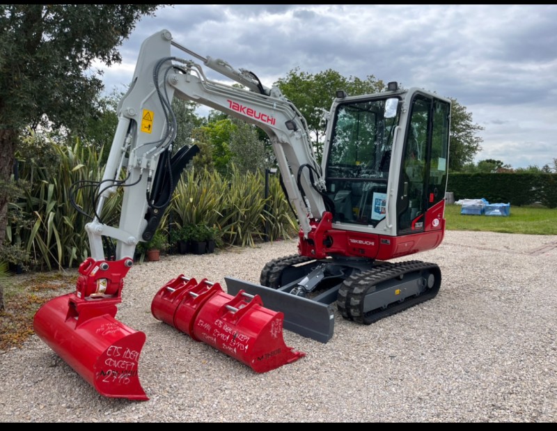 Entreprise de paysagiste pour planter un olivier en pleine terre à Neuville sur Saône